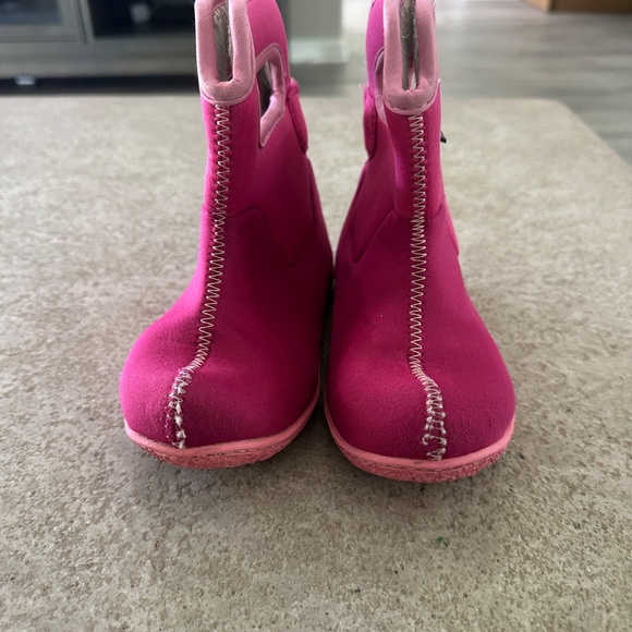 Bogs pink boots in toddler 10 size - Picture 2 of 4